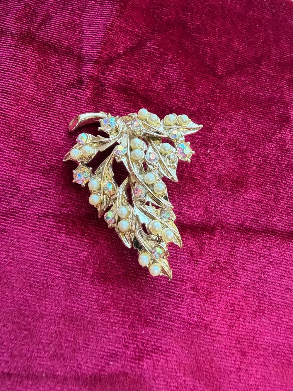 Vintage Aurora Borealis Rhinestone And Faux Pearl Leaf Design Brooch